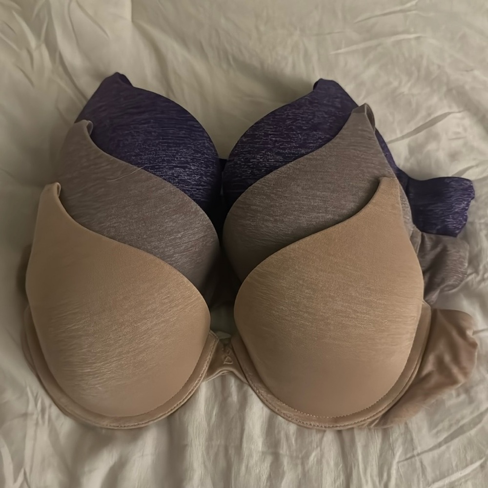 3 Victoria’s Secret bras